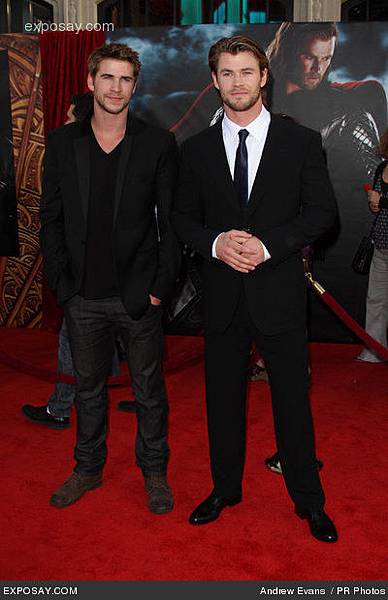 liam-hemsworth-and-chris-hemsworth-thor-los-0bM84z