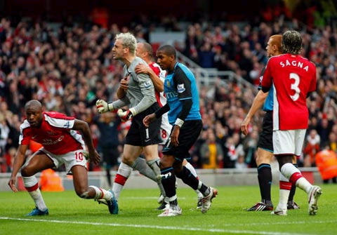 Manuel Almunia, Arsenal, Gray