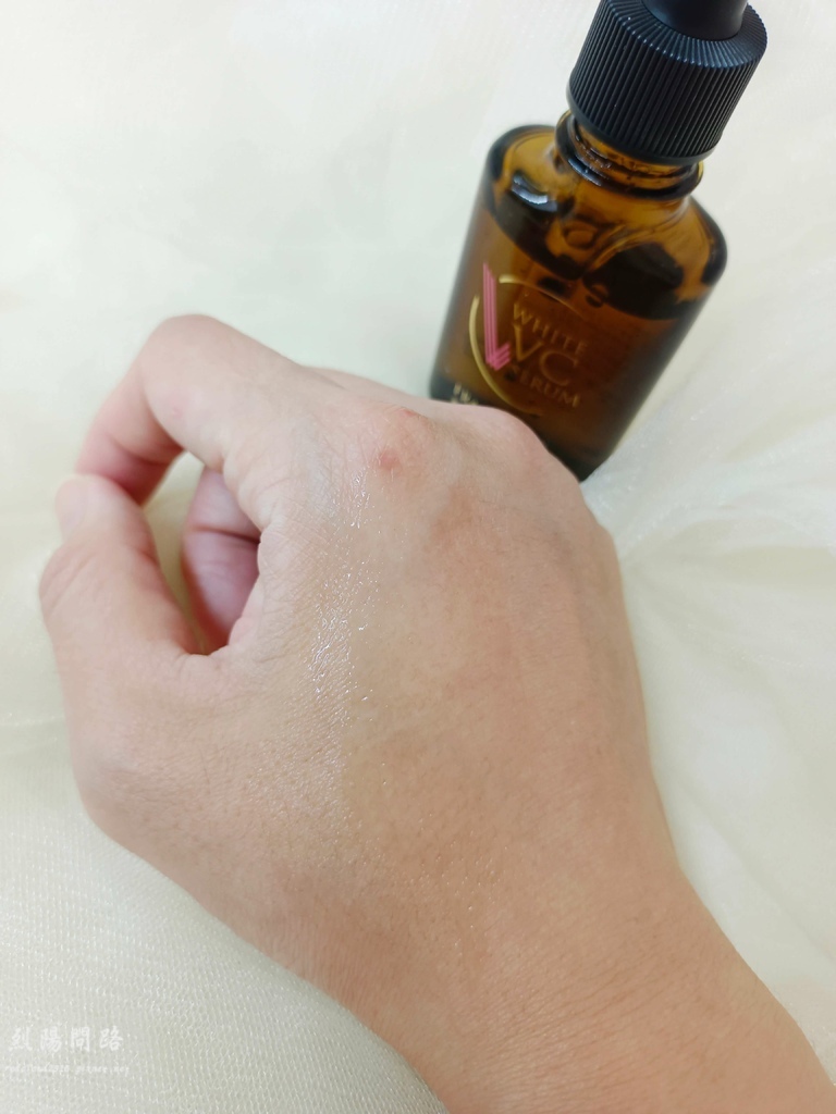 芙芮丝肌研所 焕白无瑕VC精华 烈阳问路 (9).jpg
