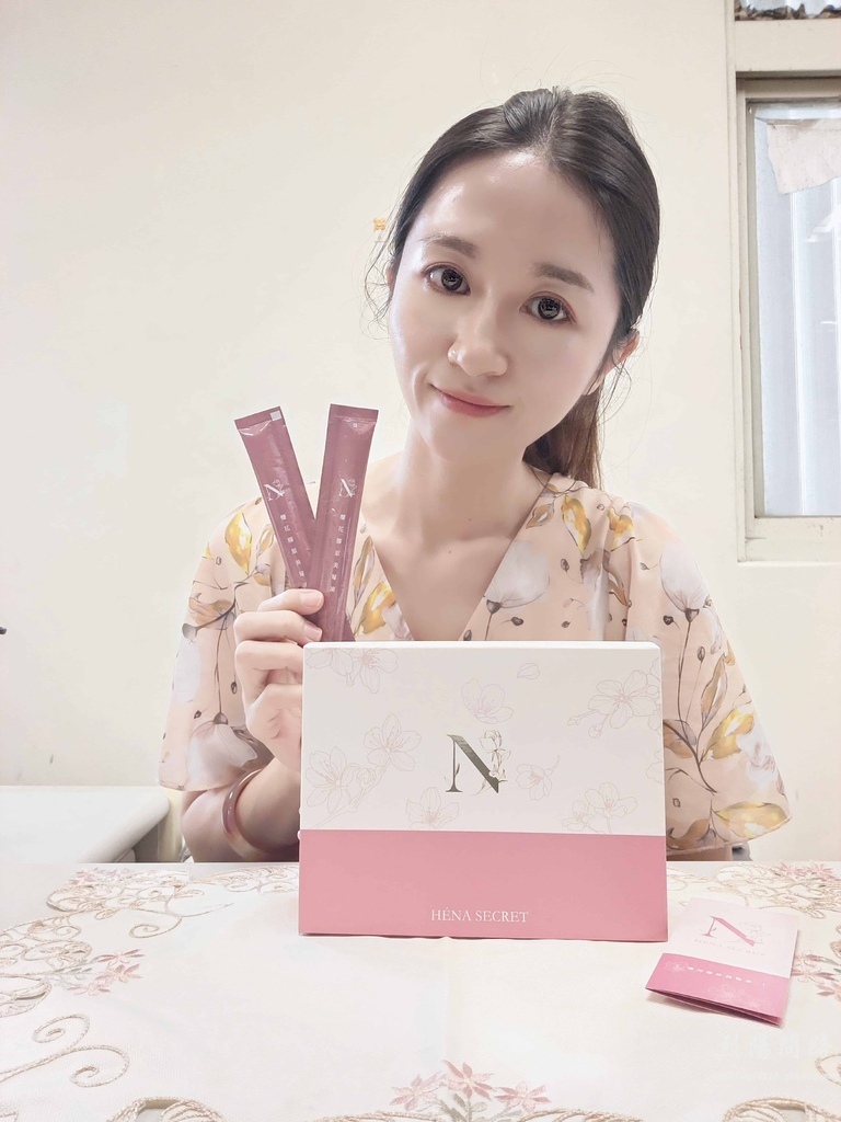 HÉNA SECRET荷娜 樱花胶原美莓冻 女性保养开箱 (6).jpg
