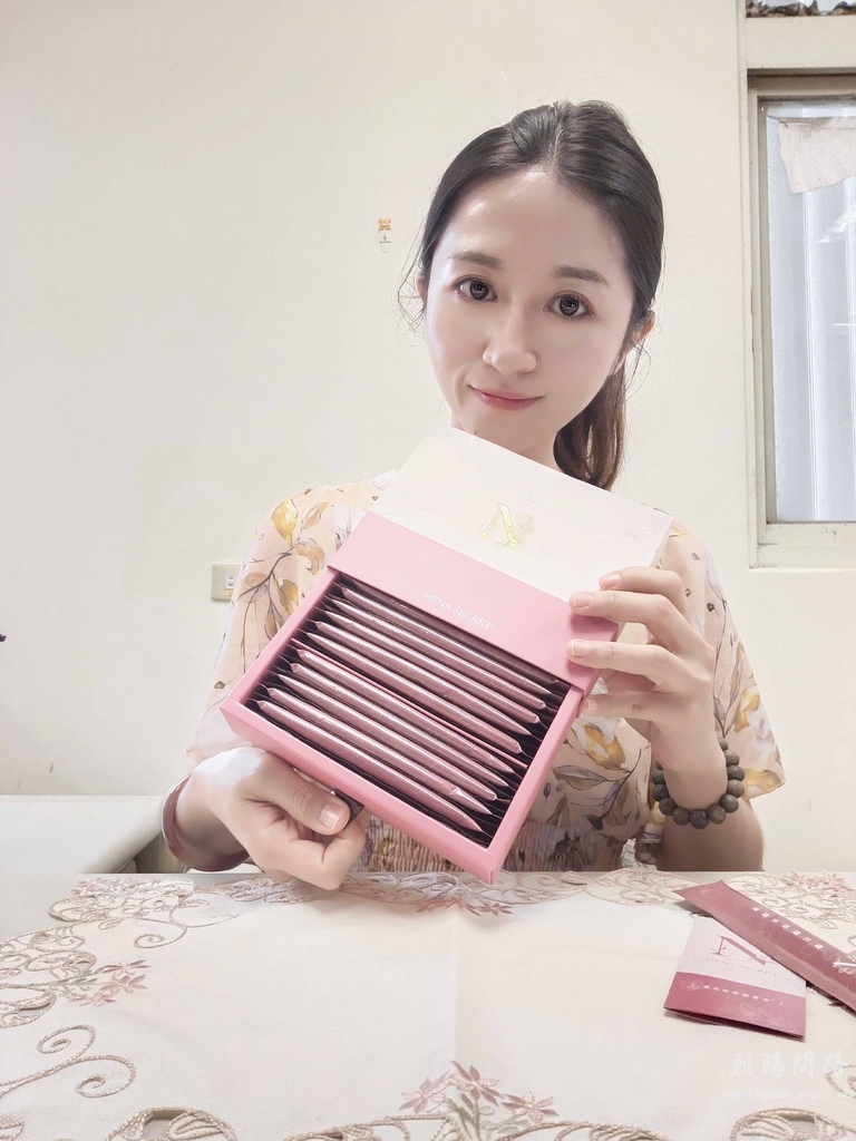 HÉNA SECRET荷娜 樱花胶原美莓冻 女性保养开箱 (12).jpg
