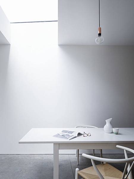 Larissa-Johnston-Architects-Islington-maisonette-Ikea-dining-table-London-5-733x977.jpg