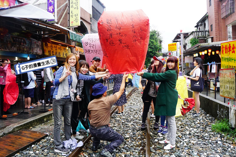 G子X哈旅行 台北包車一日遊.十分老街 平溪放天燈 G子畫圖寫字