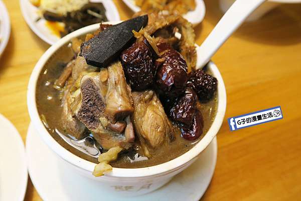 中和美食 雙月食品社 雞湯多到料滿出來 雞湯超補 華人養生雞湯第一品牌 月子餐點首選 台北米其林推薦餐廳 G子的漫畫生活 中和美食 雙月食品社 雞湯多到料滿出來 雞湯超補 華人養生雞湯第一品牌 月子餐點首選 台北米其林推薦餐廳 G子的漫畫生活
