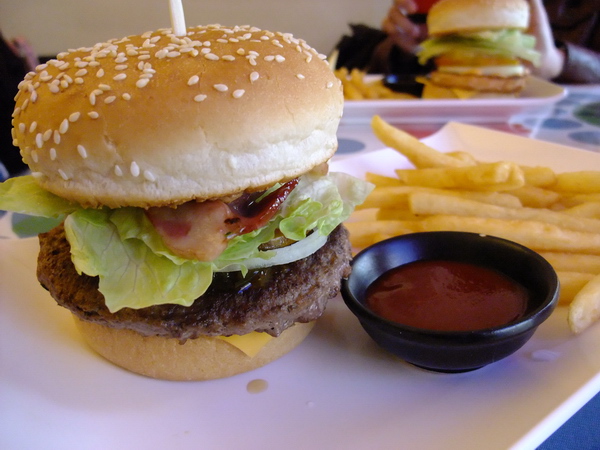 中原 Burger House 中原 Burger House