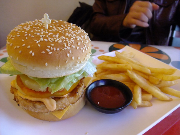 中原 Burger House 中原 Burger House