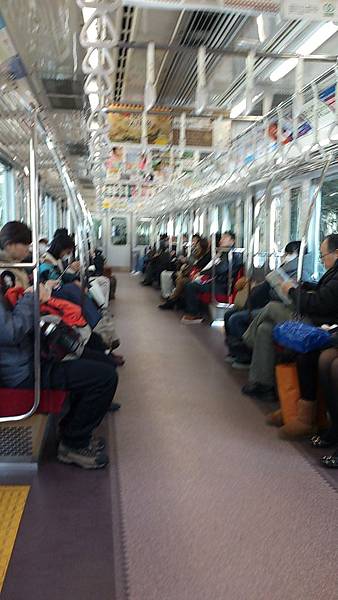 06-搭新宿到藤澤的快速急行列車.jpg