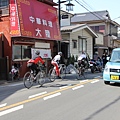 34-這裏的山路也有不少人在騎自行車.JPG