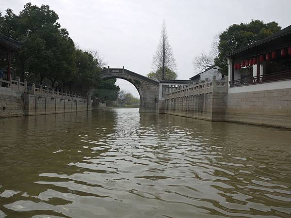 水怎麼是這個顏色？是汙泥嗎？