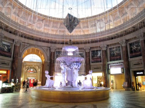 VENUS FORT非常著名的噴泉！！超美的啦。