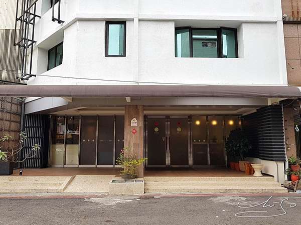 台南住宿 花水木文旅 乾淨簡約文青風 台南安平區住宿推薦 安平老街步行2分鐘 專業噗嚨共miso吃走 痞客邦