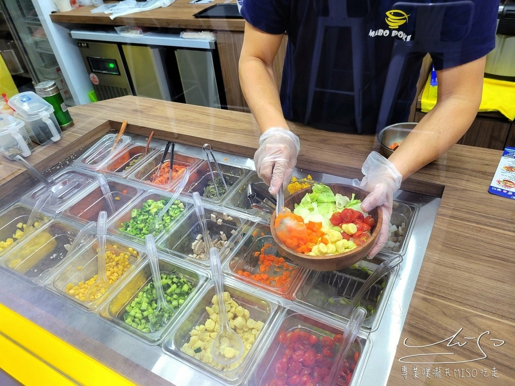 MABO POKE夏威夷沙拉拌飯永安店 好吃沙拉 永安市場美食 中永和美食專業噗嚨共MISO吃走 (7).jpg