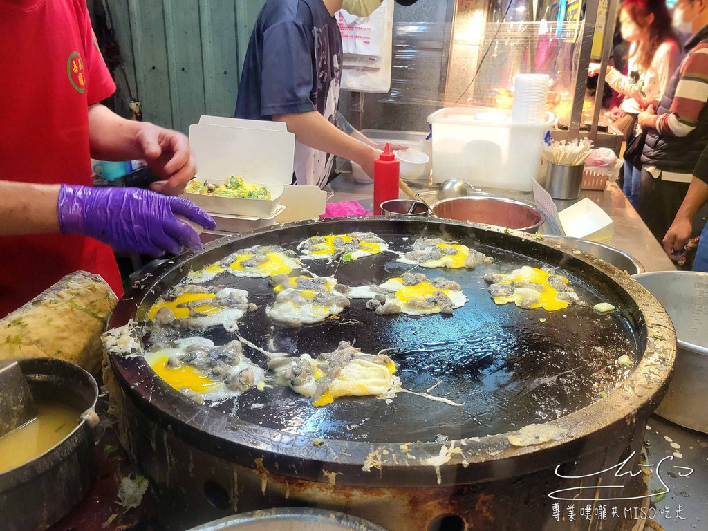 桃園夜市蚵仔煎 嘉義順蚵仔煎生炒花枝焿 桃園夜市必吃 專業噗嚨共MISO吃走 (4).jpg