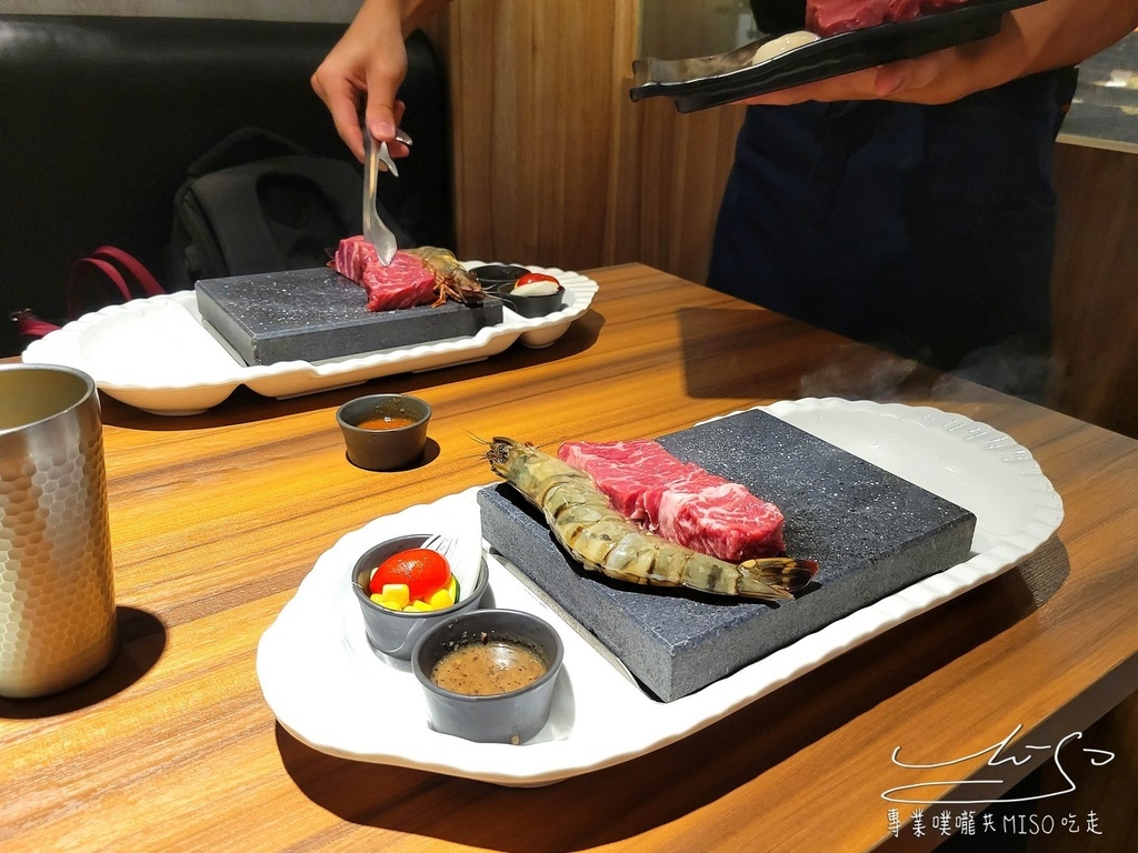 洋石岩燒牛排 Young Stone Steak House 台北東區牛排 自助吧吃到飽 台北岩燒牛排推薦 專業噗嚨共MISO吃走 (24).jpg