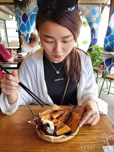 升火伊娜現烤飛魚 伊娜飛魚 花蓮美食 花蓮豐濱美食 專業噗嚨共MISO吃走 (30).jpg