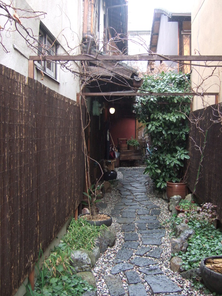 京都百年建築民宿和樂庵入口