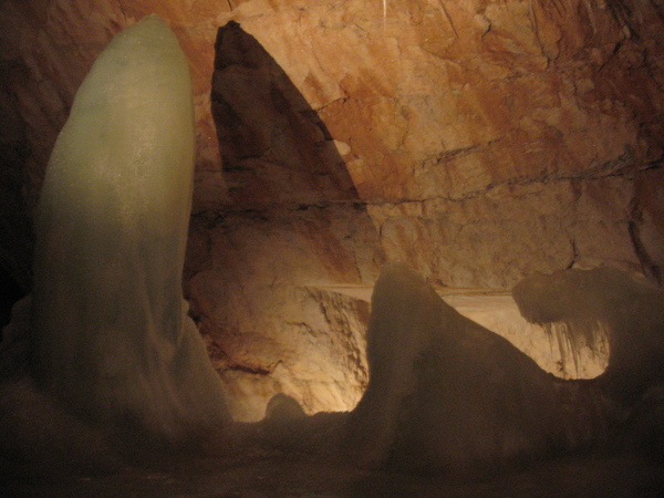 洞內最大的冰柱