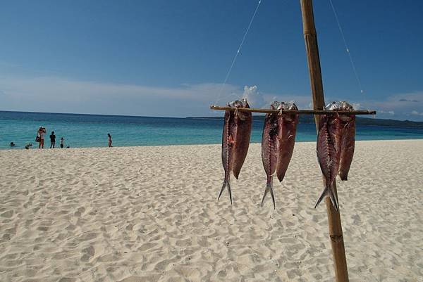 PUKA Beach上的曬魚乾