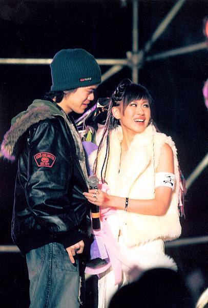 2004 年板橋Who's Renee 演唱會，哥哥飛回來驚喜