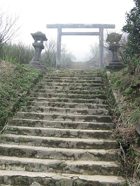 參道、石燈與鳥居