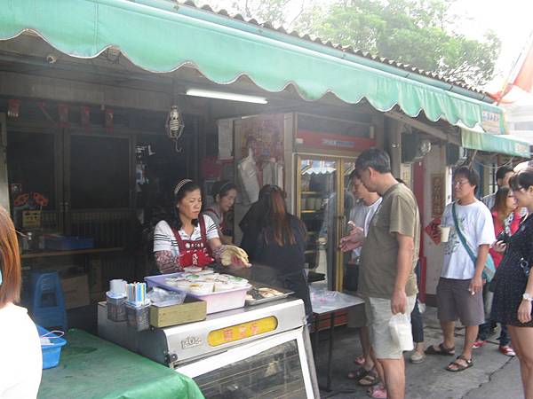 排很多人所以沒去買的王家燒餅