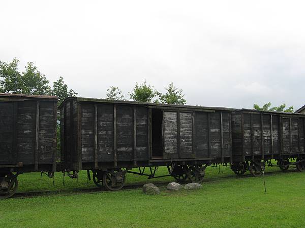 有門的貨櫃車（？）