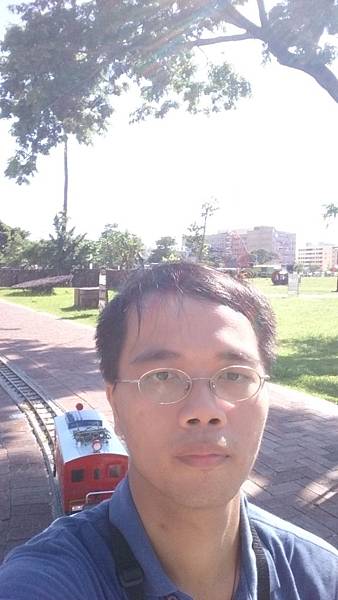 駁二小火車上自拍