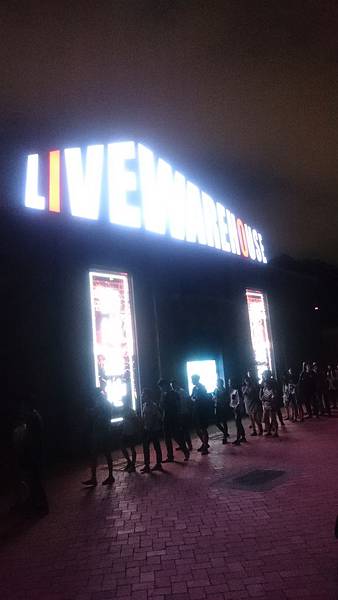 Live Warehouse 排隊人潮