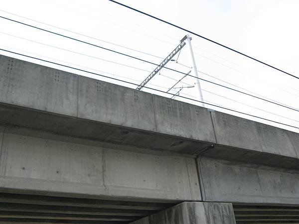 高鐵的電車線