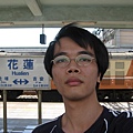 後方的行李車當背景XD