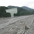 河水、石頭、飄流木