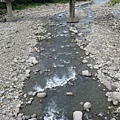 河水涓涓細流