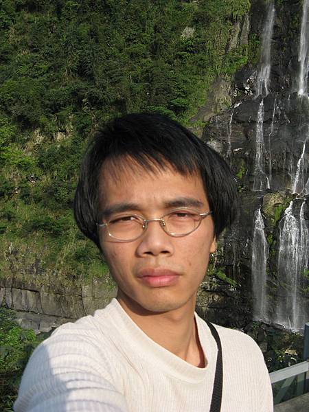 瀑布前自拍 1