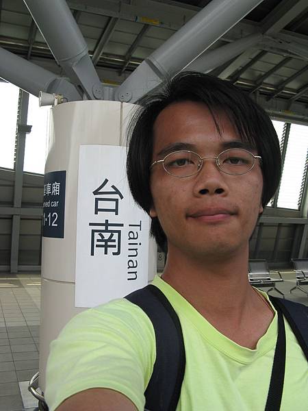 高鐵台南站月台上自拍 3