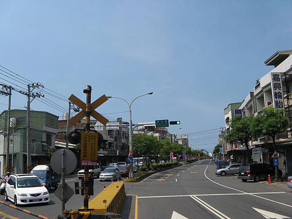 南山路平交道