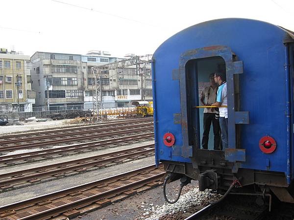 守車上已擠滿準備獵取鏡頭的人