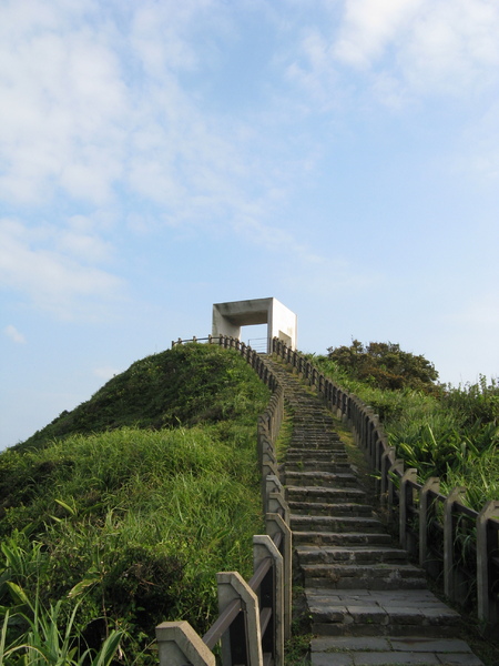 看到奇怪的白色建物