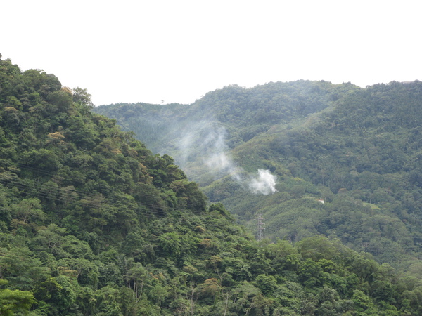 山中餘煙裊裊