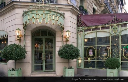 Laduree-facade-630x405-C-OTCP-Marc-Bertrand-I-141-19_block_media_big.jpg