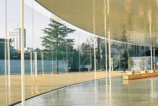 800px-Kanazawa_21st_Century_Museum.jpg