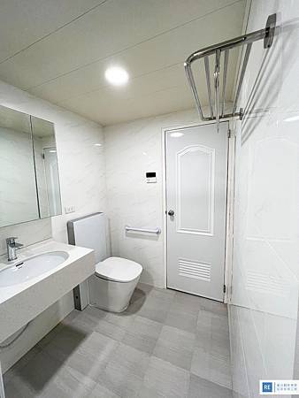｜浴室翻新｜老舊衛浴、浴缸改淋浴門、乾濕分離規劃－黃興路翻修