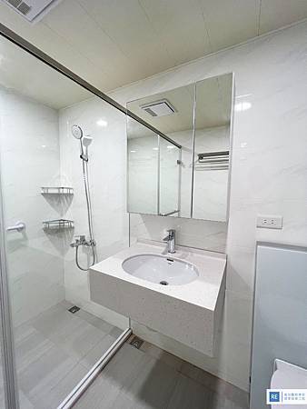 ｜浴室翻新｜老舊衛浴、浴缸改淋浴門、乾濕分離規劃－黃興路翻修