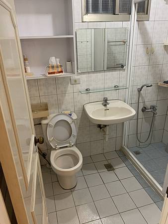 浴室翻新不做淋浴門,還能乾濕分離嗎? 淋浴間降板、乾濕分 浴室翻新不做淋浴門,還能乾濕分離嗎? 淋浴間降板、乾濕分