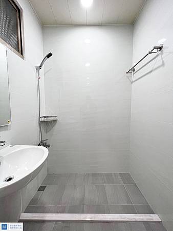 浴室翻新不做淋浴門,還能乾濕分離嗎? 淋浴間降板、乾濕分 浴室翻新不做淋浴門,還能乾濕分離嗎? 淋浴間降板、乾濕分