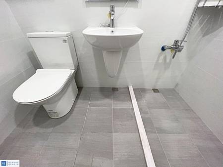 浴室翻新不做淋浴門,還能乾濕分離嗎? 淋浴間降板、乾濕分 浴室翻新不做淋浴門,還能乾濕分離嗎? 淋浴間降板、乾濕分