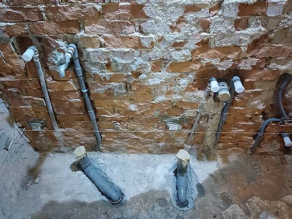 |浴室翻新|1坪|雲彩灰系磁磚-老舊浴缸拆除、乾溼分離規劃 |浴室翻新|1坪|雲彩灰系磁磚-老舊浴缸拆除、乾溼分離規劃