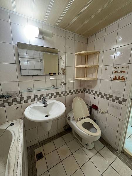 |浴室翻新|1坪|雲彩灰系磁磚-老舊浴缸拆除、乾溼分離規劃 |浴室翻新|1坪|雲彩灰系磁磚-老舊浴缸拆除、乾溼分離規劃