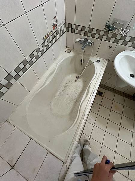 |浴室翻新|1坪|雲彩灰系磁磚-老舊浴缸拆除、乾溼分離規劃 |浴室翻新|1坪|雲彩灰系磁磚-老舊浴缸拆除、乾溼分離規劃