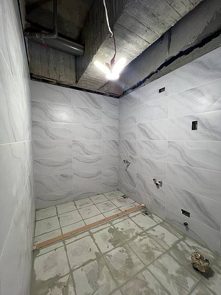 |浴室翻新|1坪|雲彩灰系磁磚-老舊浴缸拆除、乾溼分離規劃 |浴室翻新|1坪|雲彩灰系磁磚-老舊浴缸拆除、乾溼分離規劃
