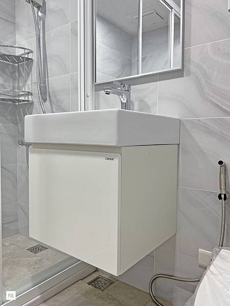 |浴室翻新|1坪|雲彩灰系磁磚-老舊浴缸拆除、乾溼分離規劃 |浴室翻新|1坪|雲彩灰系磁磚-老舊浴缸拆除、乾溼分離規劃